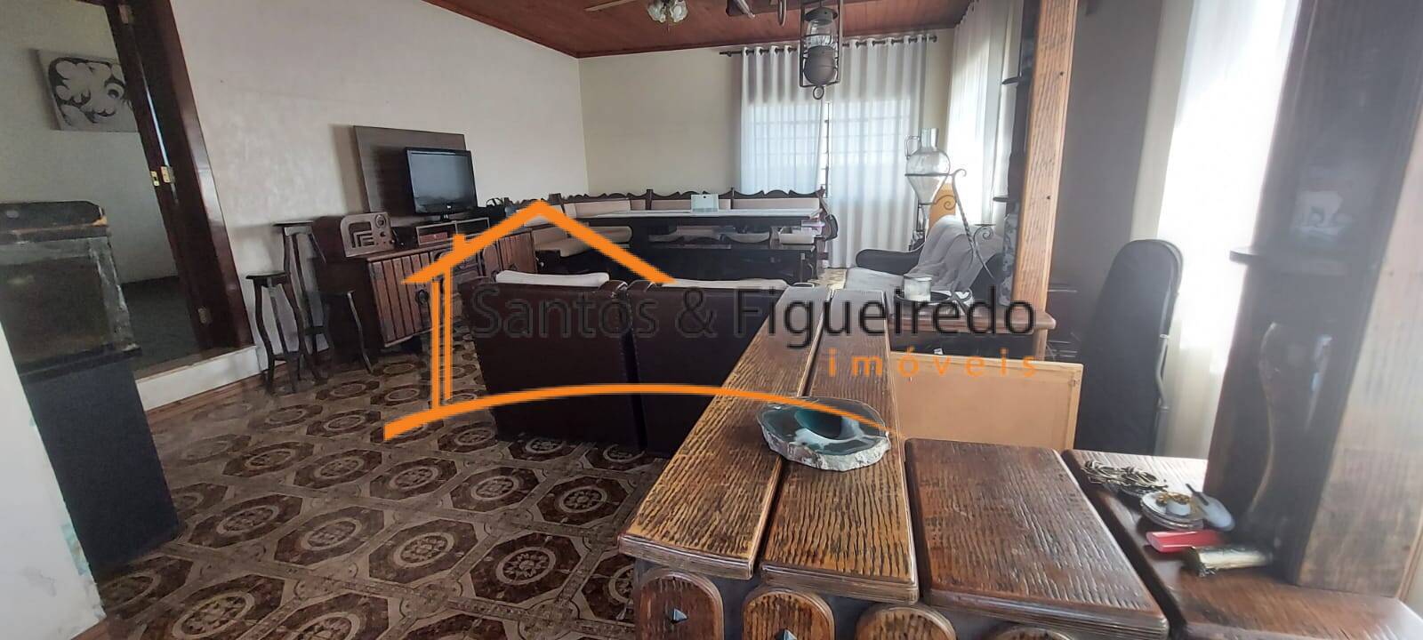 Casa à venda com 4 quartos, 271m² - Foto 1