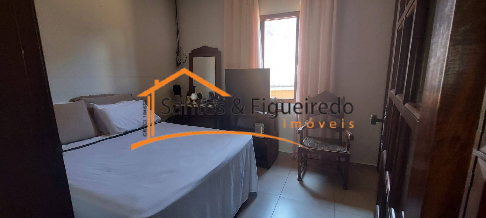 Casa à venda com 4 quartos, 271m² - Foto 11