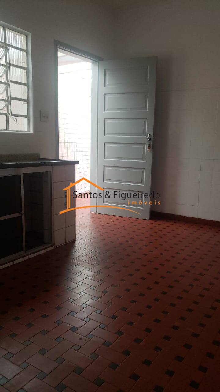 Casa para alugar com 2 quartos, 75m² - Foto 1