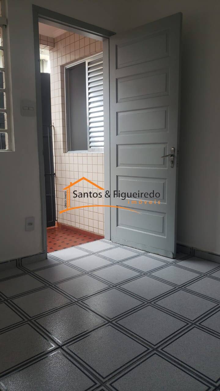 Casa para alugar com 2 quartos, 75m² - Foto 12