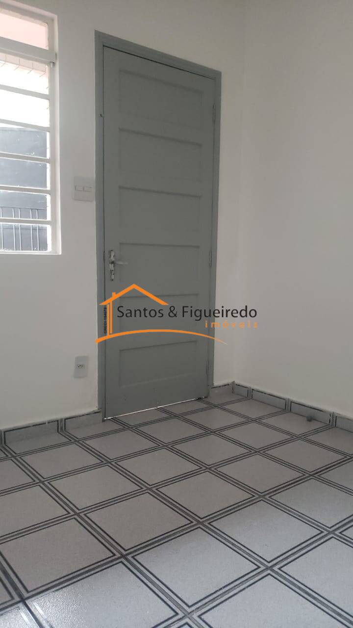 Casa para alugar com 2 quartos, 75m² - Foto 13