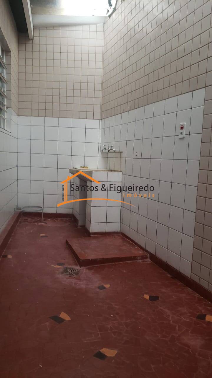 Casa para alugar com 2 quartos, 75m² - Foto 32