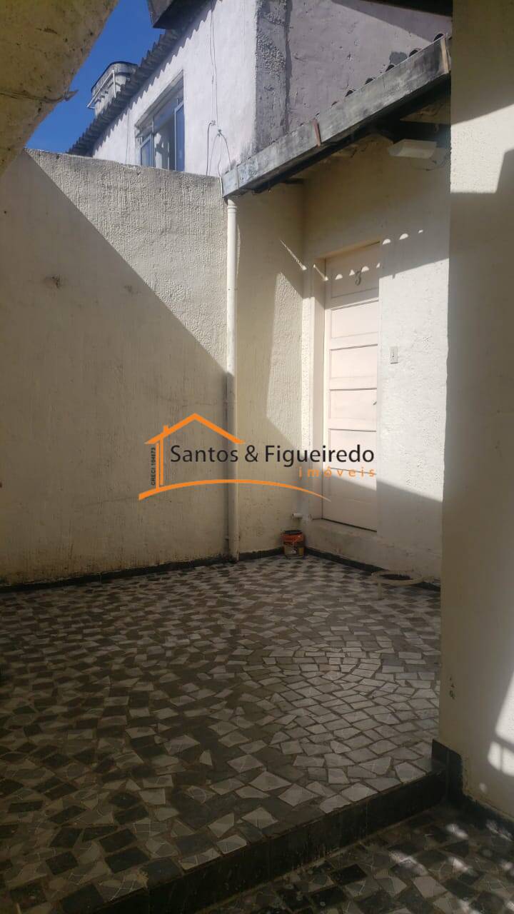 Casa para alugar com 1 quarto, 30m² - Foto 4