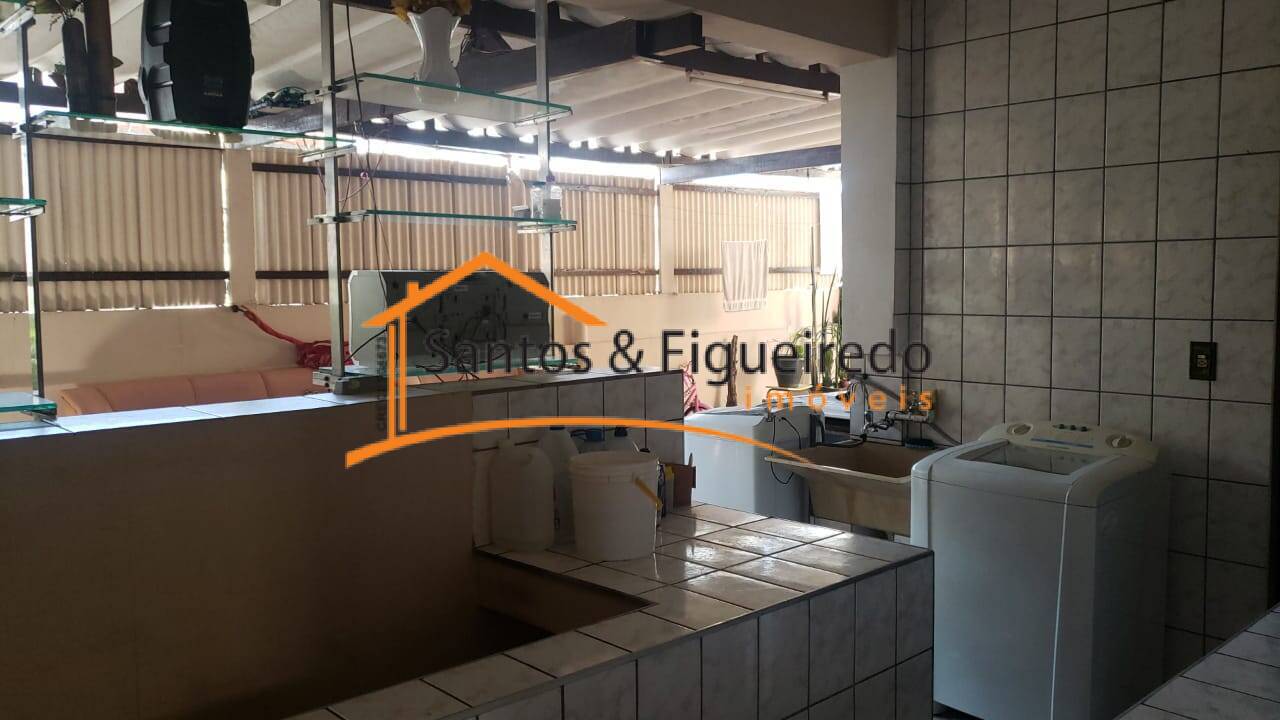 Casa à venda com 4 quartos, 397m² - Foto 2