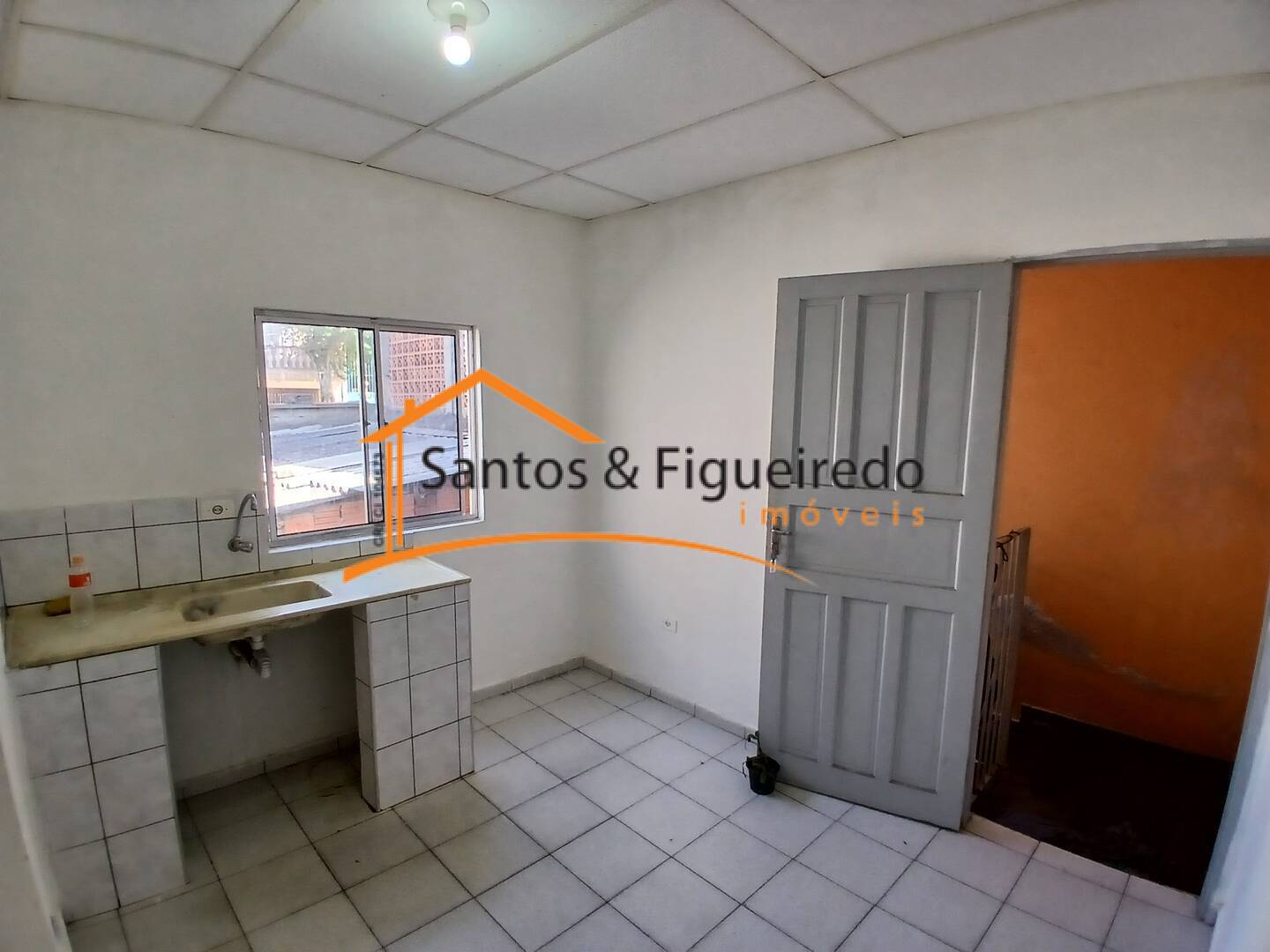 Casa para alugar com 1 quarto, 30m² - Foto 1